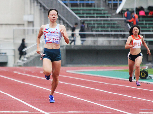 高校・一般女子200mで優勝した韓国・Kim Minji選手
