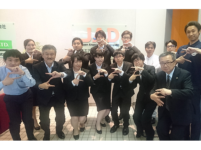 アースフレンズ東京Ｚ応援の「ハムカツライスバーガー」を開発した滋慶学園合同プロジェクトチーム