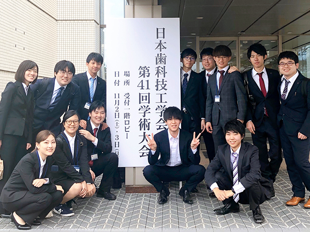 日本歯科技工学会に参加した本校の学生