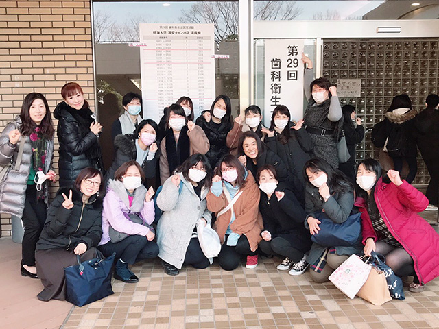 新型コロナウイルス感染拡大の中で行なわれた2019年度の国家試験。東京で行なわれた第29回歯科衛生士の試験会場には、グループ各校から沢山の先生方が応援にかけつけました＝写真は日本医歯薬専門学校　撮影