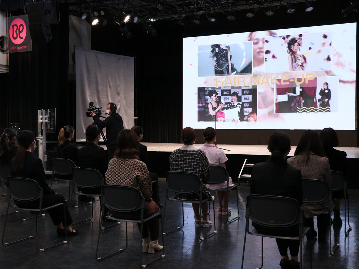 東京2校の選手が集まったベルエポック美容専門学校から配信された開会式