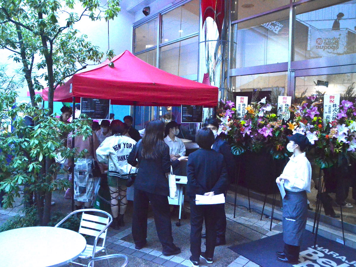 東京ベルエポック製菓調理専門学校の学生が提供するコーヒーとパンが大好評