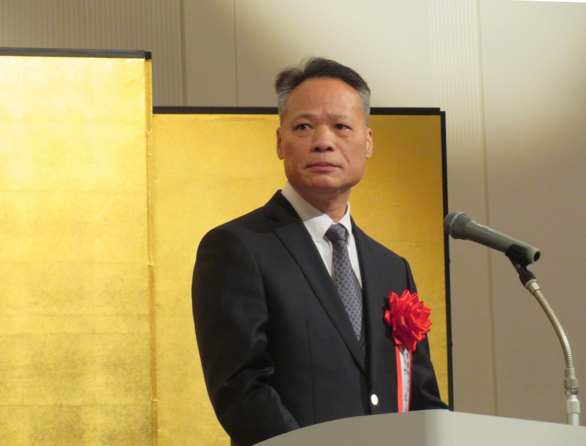 スピーチをする副学長のガン・ユエンホン先生