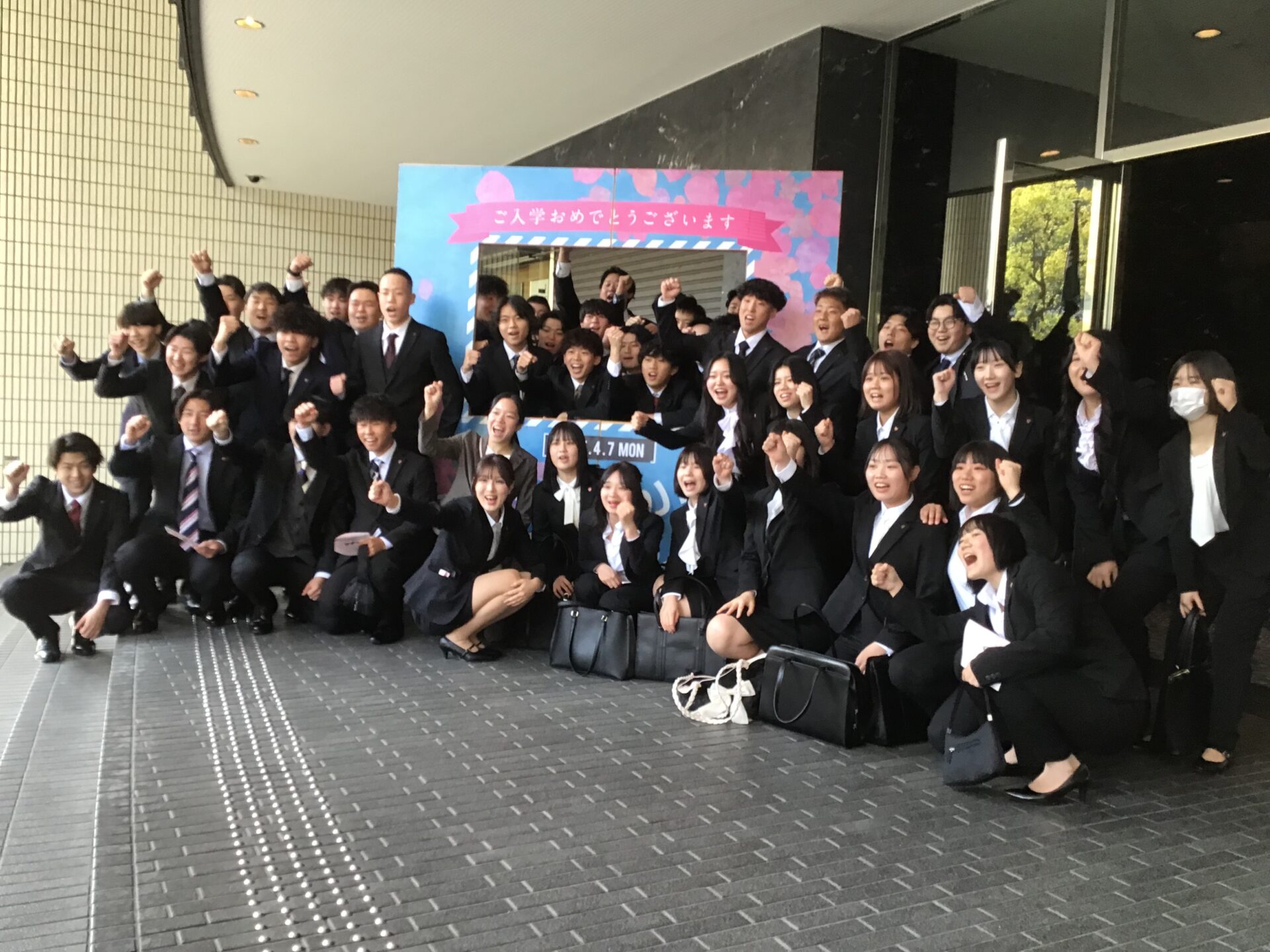 ともに学ぶ仲間たちと「がんばるぞー!」