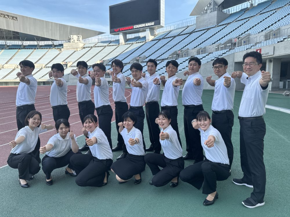 選手のケアと救護に当たった学生トレーナー。選抜された学生たちは厳しい指導に耐え、本番に臨みました