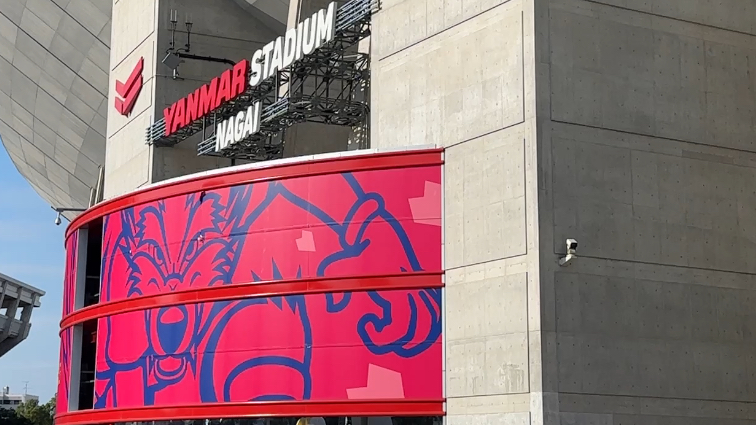 選手の引き手のケアを入念に行う学生トレーナー学生たちが選手のケア・救護で活躍したヤンマースタジアム長居